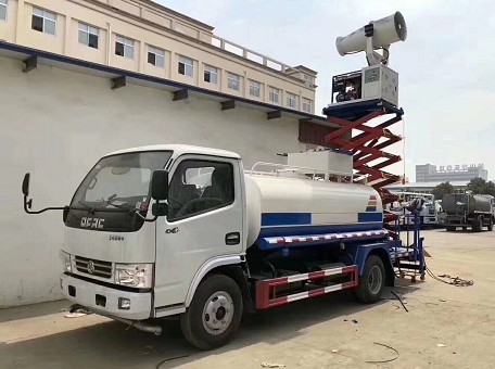 多功能灑水車型號_5方東風多利卡旋轉吊臂升降桿抑塵車2