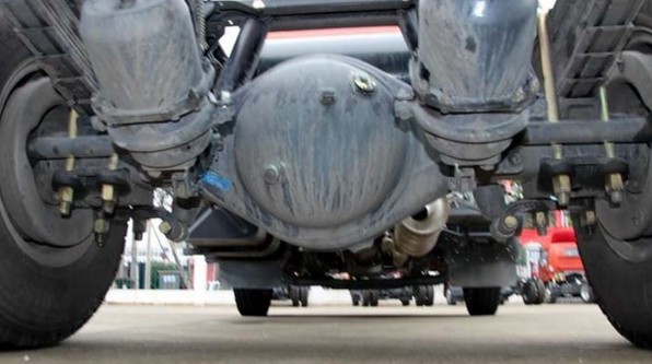 東風d6灑水車底盤后橋圖片 東風d6灑水車底盤后橋圖片