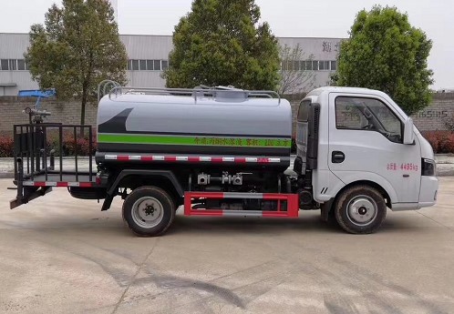 3噸灑水車價格_國六3方柴油東風途逸綠化灑水車廠家價格4